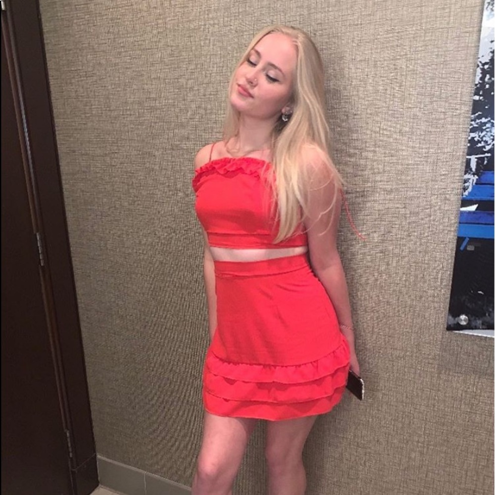 Two piece set❤️ fits like a medium